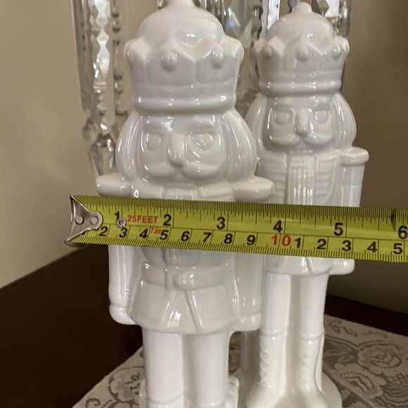 PAIR Winter White Blanc Ceramic Nutcrackers Toy Soldiers - Picture 10 of 10